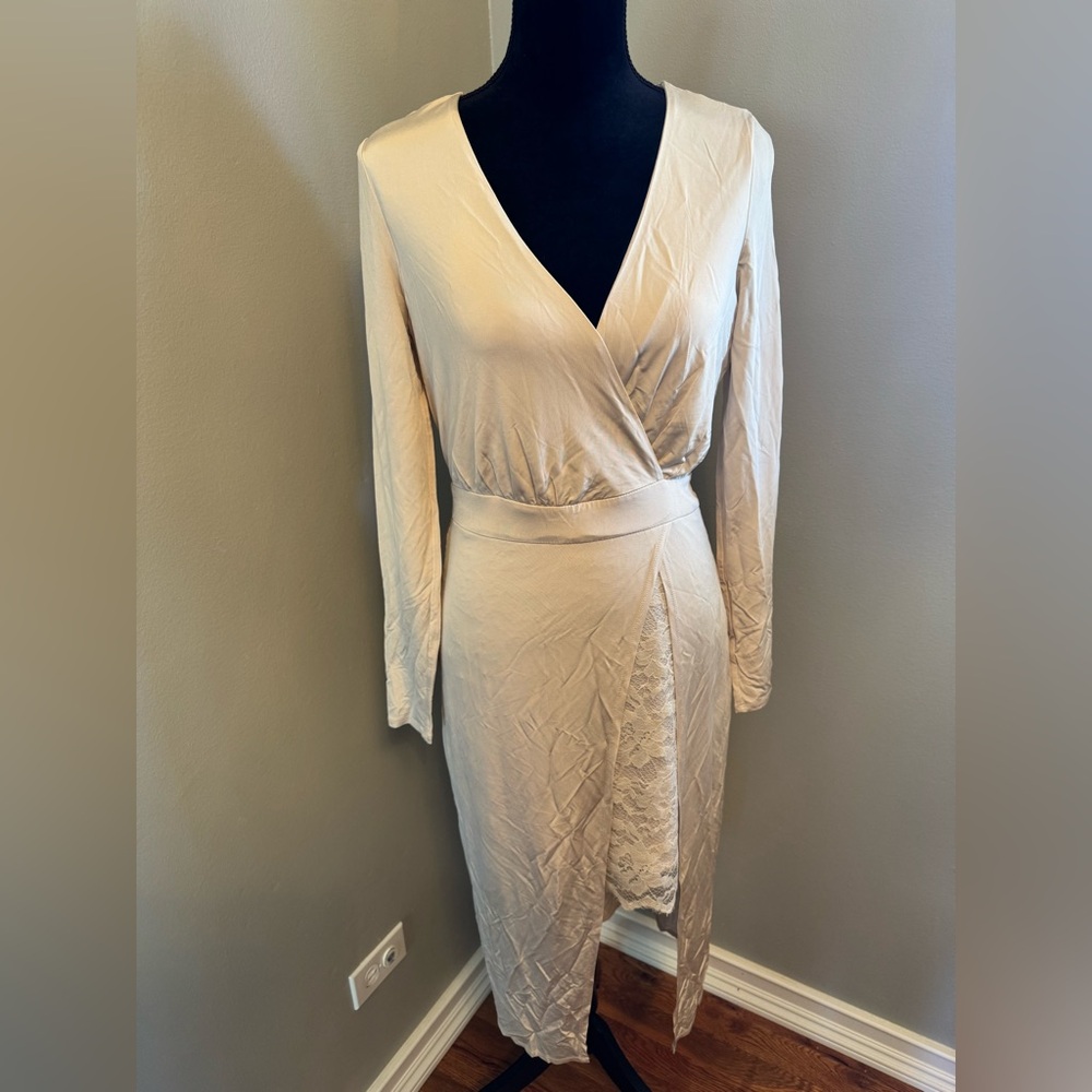 NWT bebe Cream Long Sleeve Dress